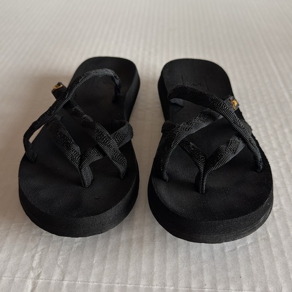 Teva Olowahu Black Flip Flops - Picture 6 of 11